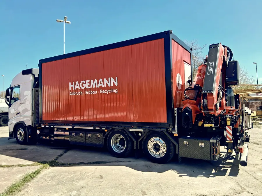 Volvo Kranwagen mit Ladekran